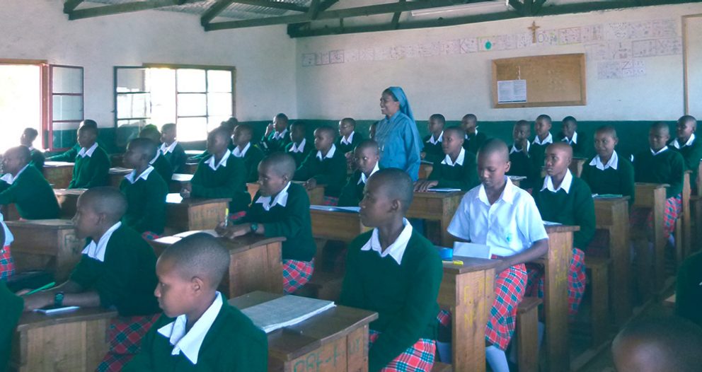 Escuela secundaria en Tanzania con Fundación AGH