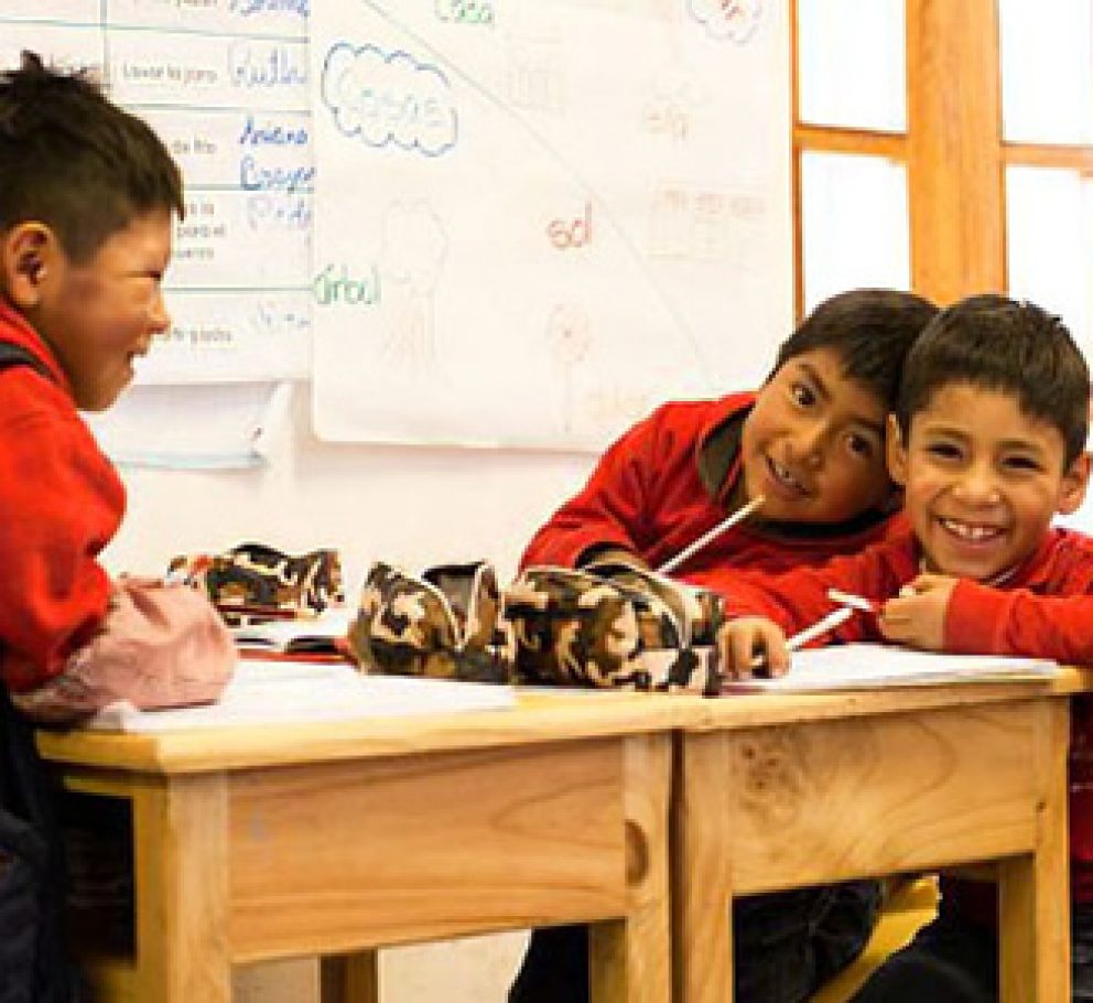 Ayuda a los niños de Urubamba con Asociación Niños del Arco Iris.